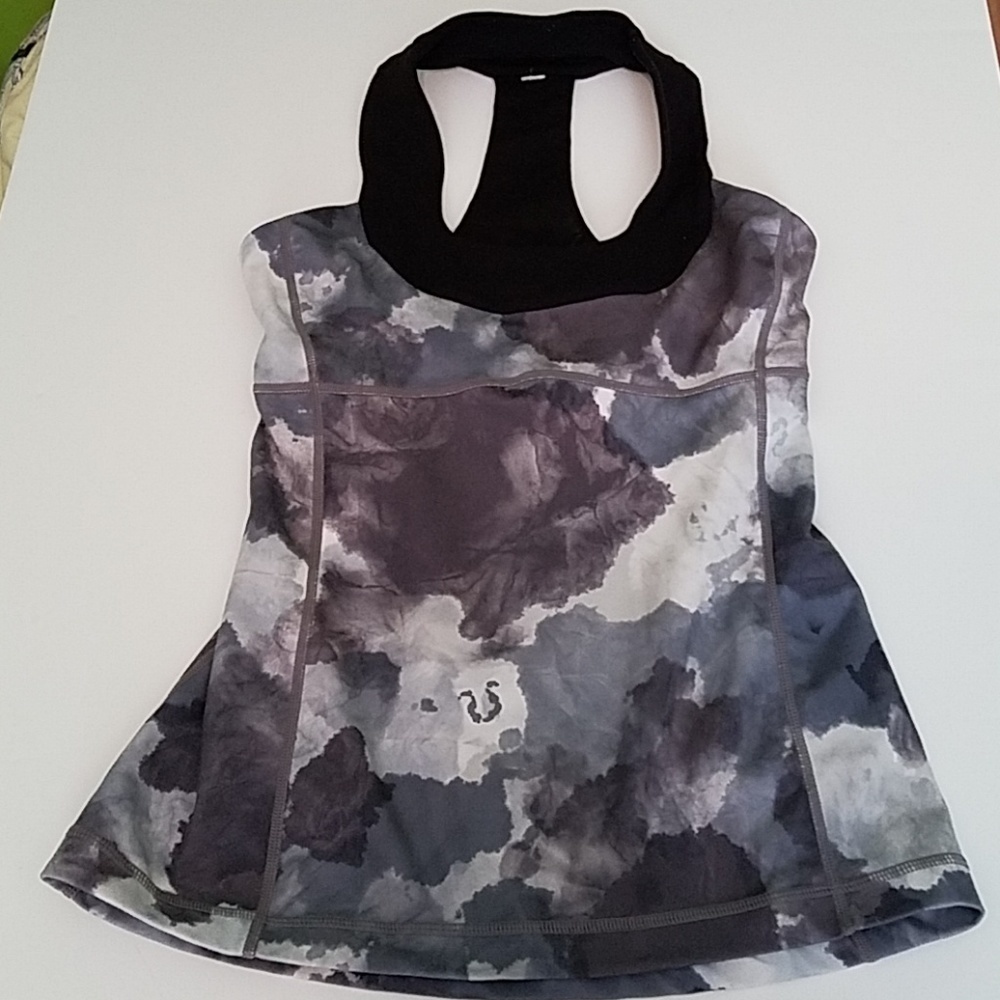 Lululemon Track T tank clouds that form logo 4